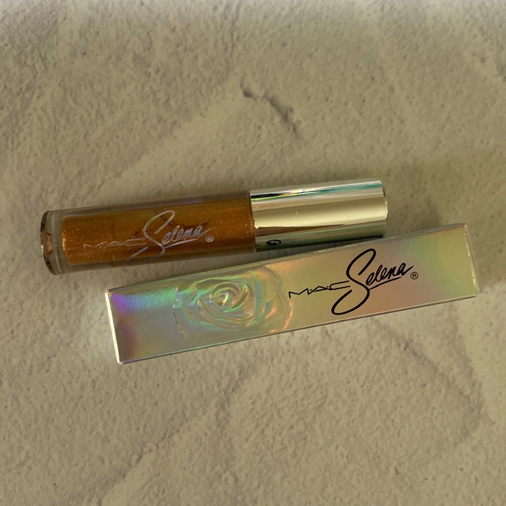 NEW Selena MAC Lipglass in Hey Dad Pizza!